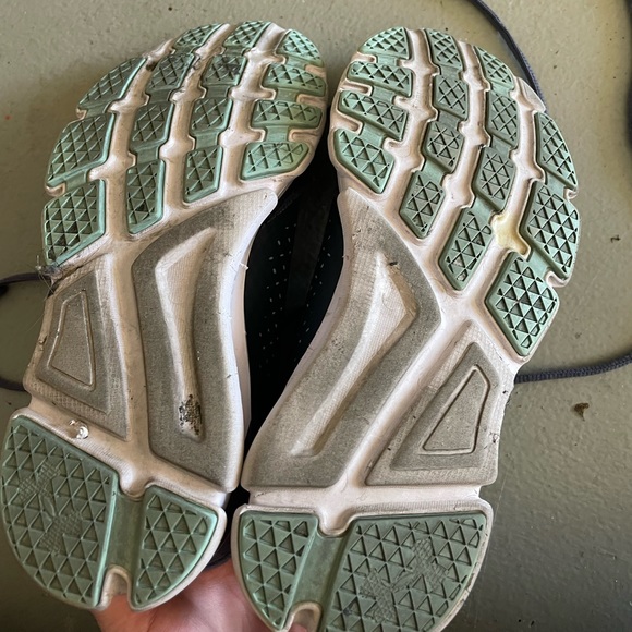 Women’s Under Armour Sneakers (no inserts) - Picture 3 of 5